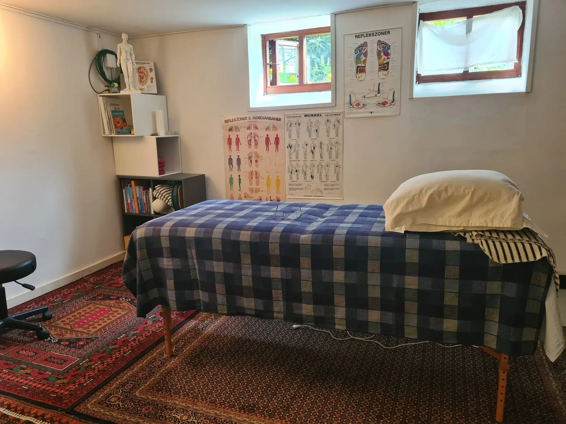 Behandlingsrum med briks i Krøyer Zoneterapis klinik på Frederiksberg